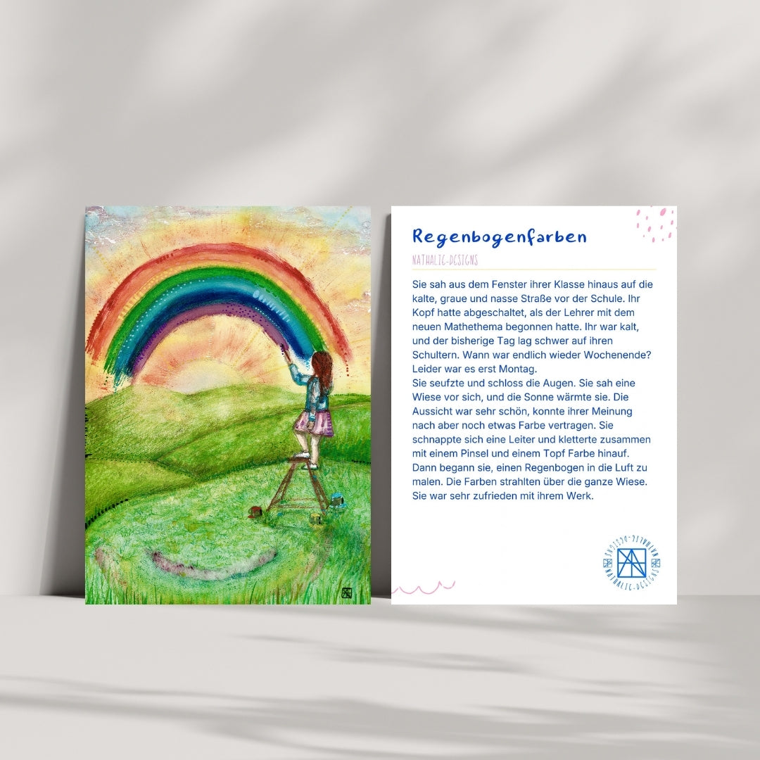 Die farbenfrohe Kunstdruckpostkarte „Regenbogenfarben“ von Nathalie-Designs zeigt ein Mädchen auf einer Leiter, das einen Regenbogen über eine sonnige Wiese malt. Eine besondere Kunstpostkarte als kleines Geschenk, Mutmacher oder Wandbild.
