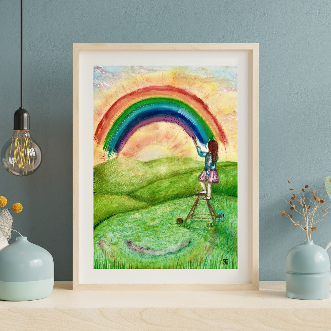 Farbenfrohes Originalgemälde „Regenbogenfarben“ von Nathalie-Designs mit einem Mädchen auf einer Leiter, das einen Regenbogen über eine sonnige Wiese malt. Handgemalte Regenbogen Kunst und verträumte Wanddekoration für Wohnzimmer, Kinderzimmer oder Atelier.